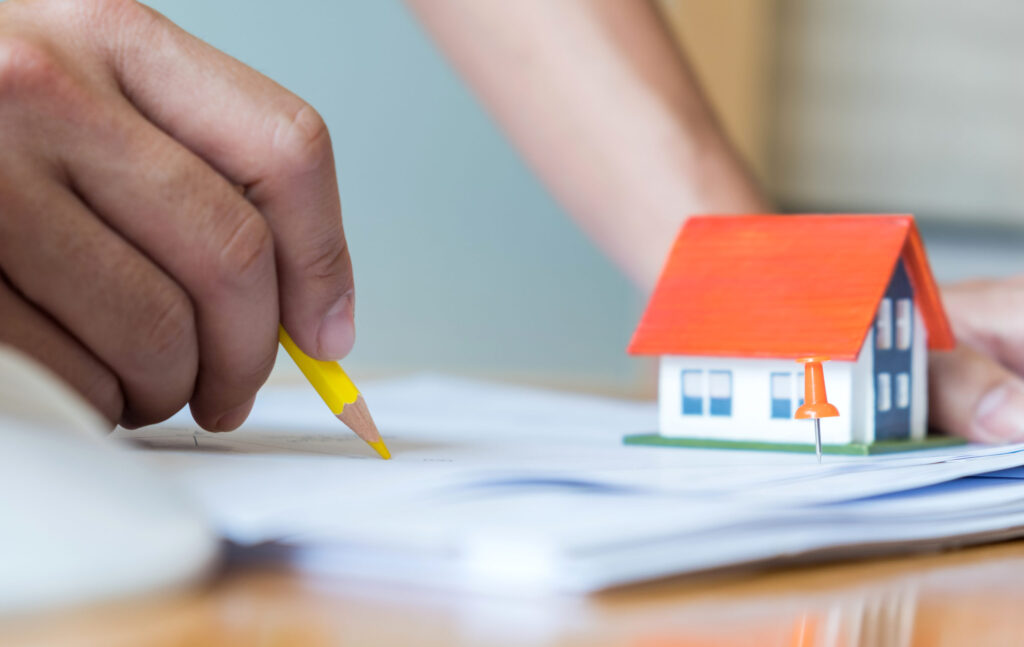 One year before your church plant launch, use our checklist to tackle 14 areas, like securing financials, determining leadership procedures, and casting vision.